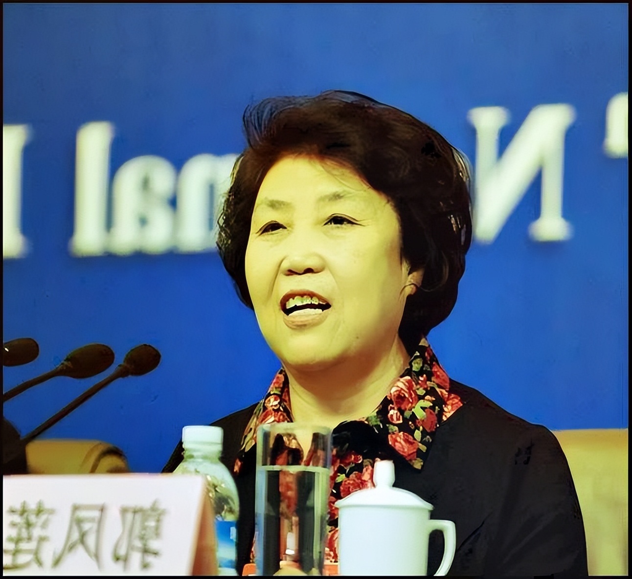 农业学大寨，大寨村接待参观人员超过1000万人次，时有直升机降落