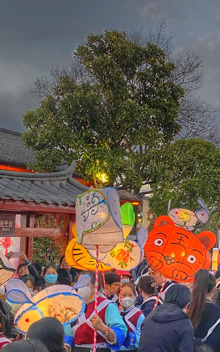 丽江古城花灯,元宵花灯夜空中最亮的星