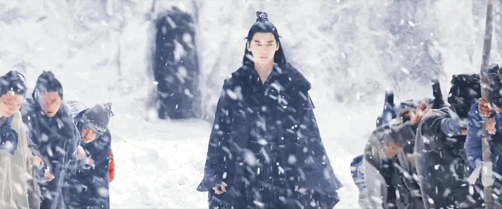 李易峰《镜双城》将优腾拼播，网曝置换任嘉伦新剧，酷又要走眼？