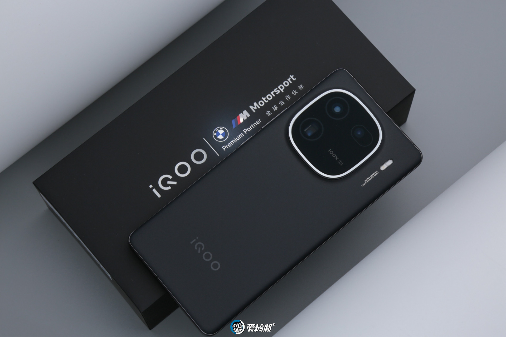 友商iqoo12pro,iqoo12长焦对比iqoo12pro