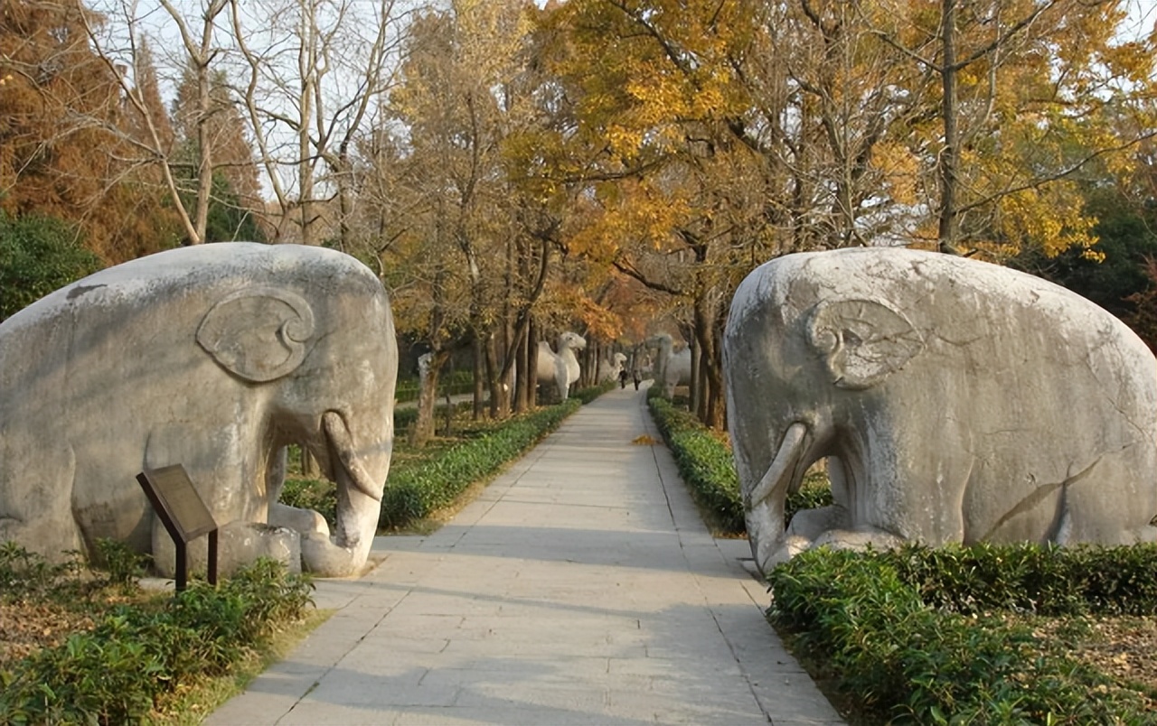 康熙明孝陵前祭拜朱元璋,朱元璋真的葬在明孝陵吗