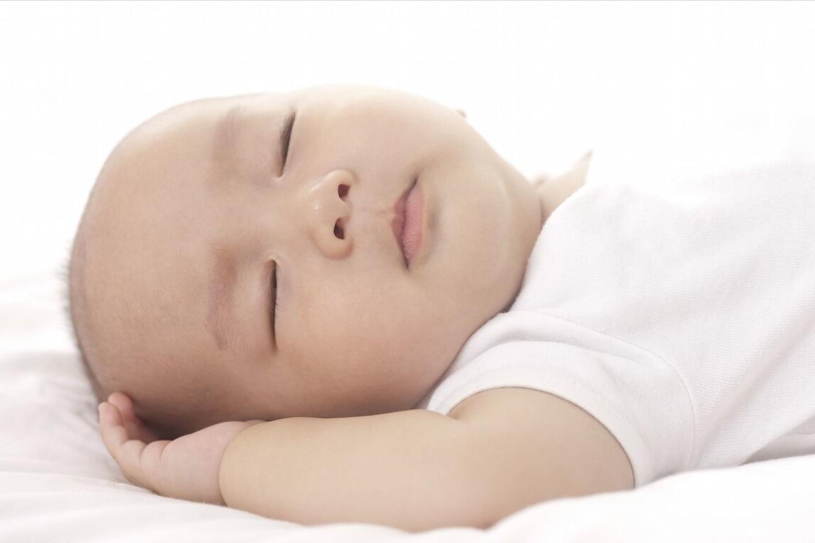 宝宝睡漂亮头型,宝宝应该怎么睡头型才好看