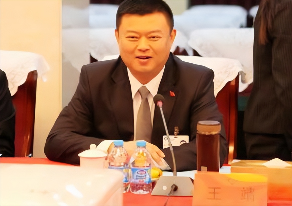 最顶级骗术，洗浴马仔靠首富头衔割韭菜，坑15万人，骗国家280亿