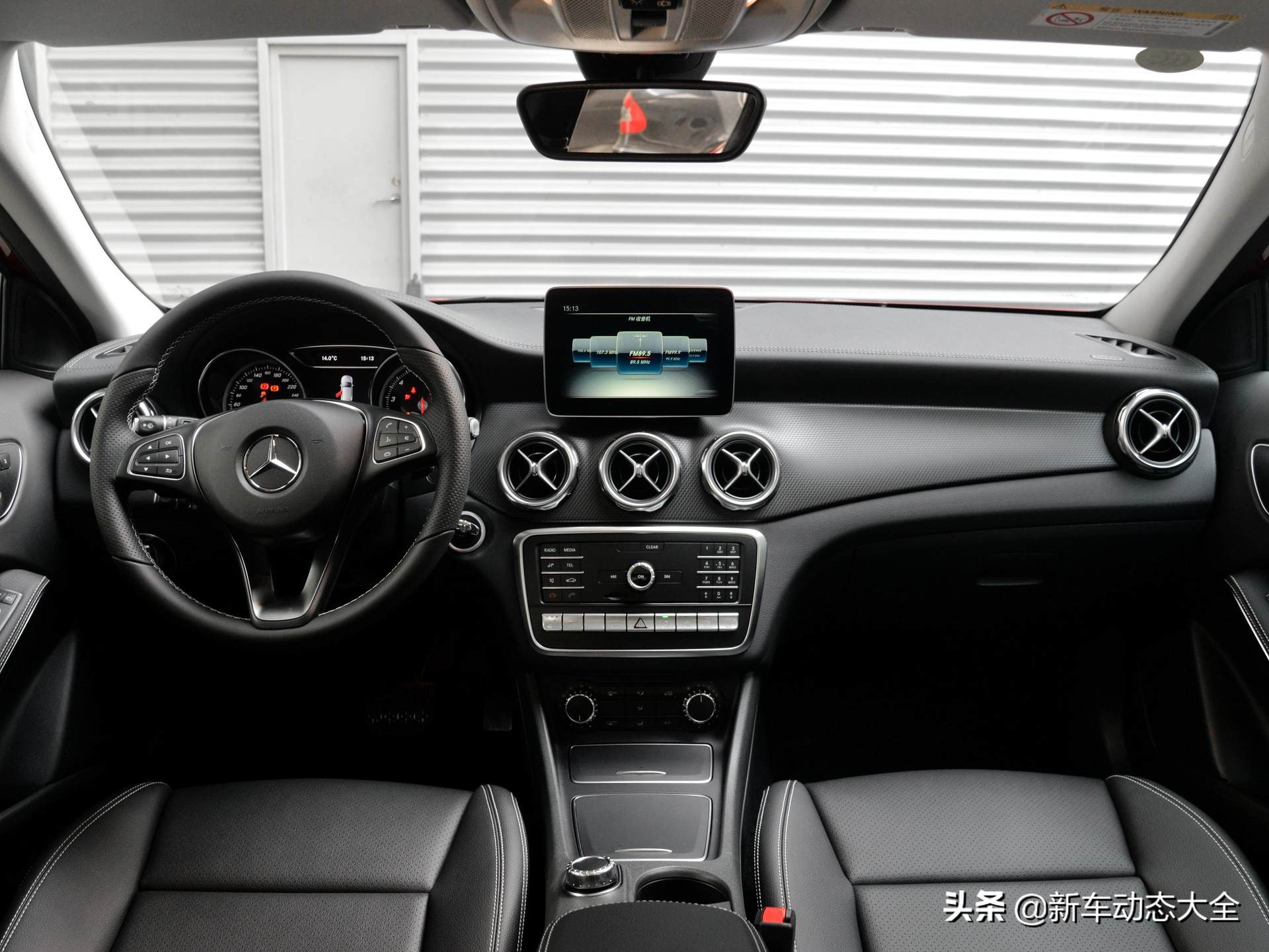 起售价26.48万，能不能比得上国产，实拍奔驰GLA