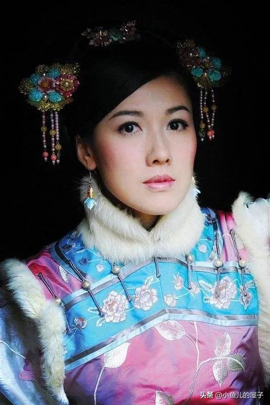 她是唯一五甲不入最上镜小姐,家道中落成TVB配角,为纪念奶奶改名