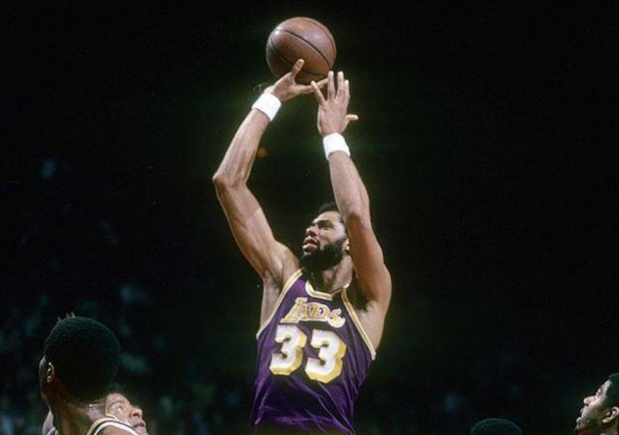 詹姆斯1000胜还差几场最新,詹姆斯9年夺冠历程