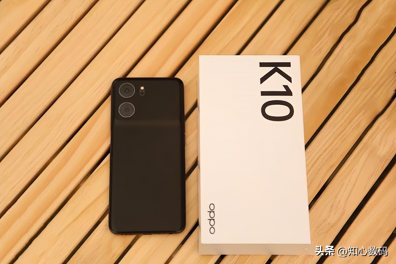 opporeno7和vivos12哪个值得入手,opporeno2z花了1700买的贵不贵