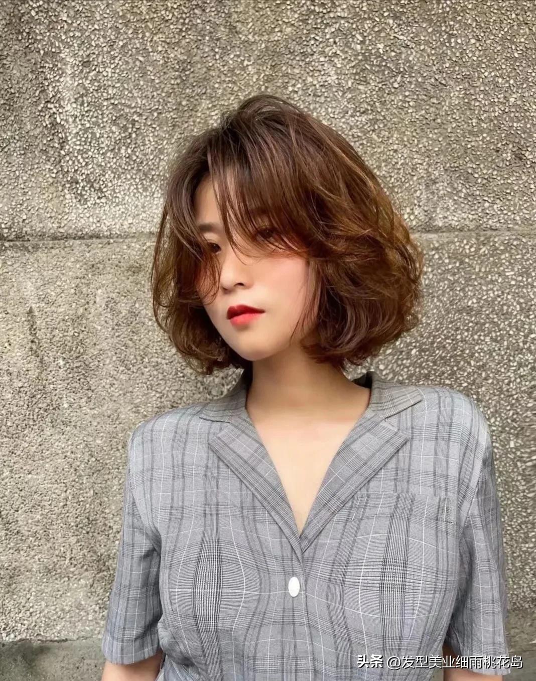 烫什么短发显脸小年轻,又酷又温柔的短发