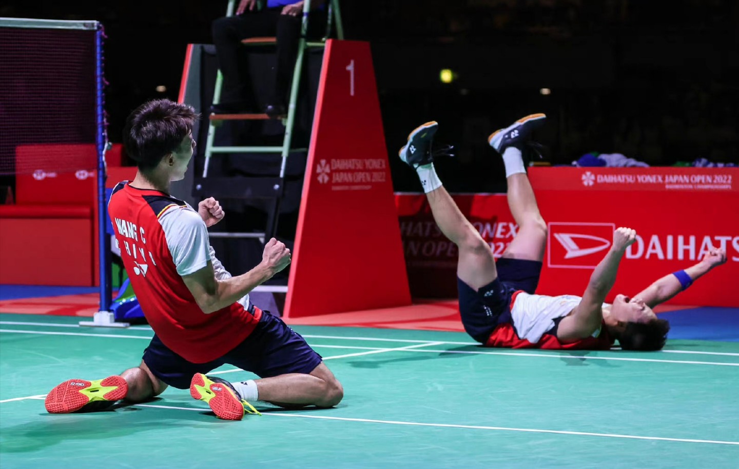 新加坡公开赛捷报：梁王组合掀翻世锦赛冠军背靠背杀进决赛