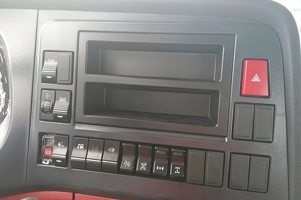 中国重汽豪沃t7车型尺寸,豪沃tx7最新版6.8米卡车