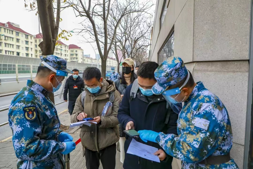 *队军**文职人员工资竟比军官还高，看完这些原因后，不得不说冷知识