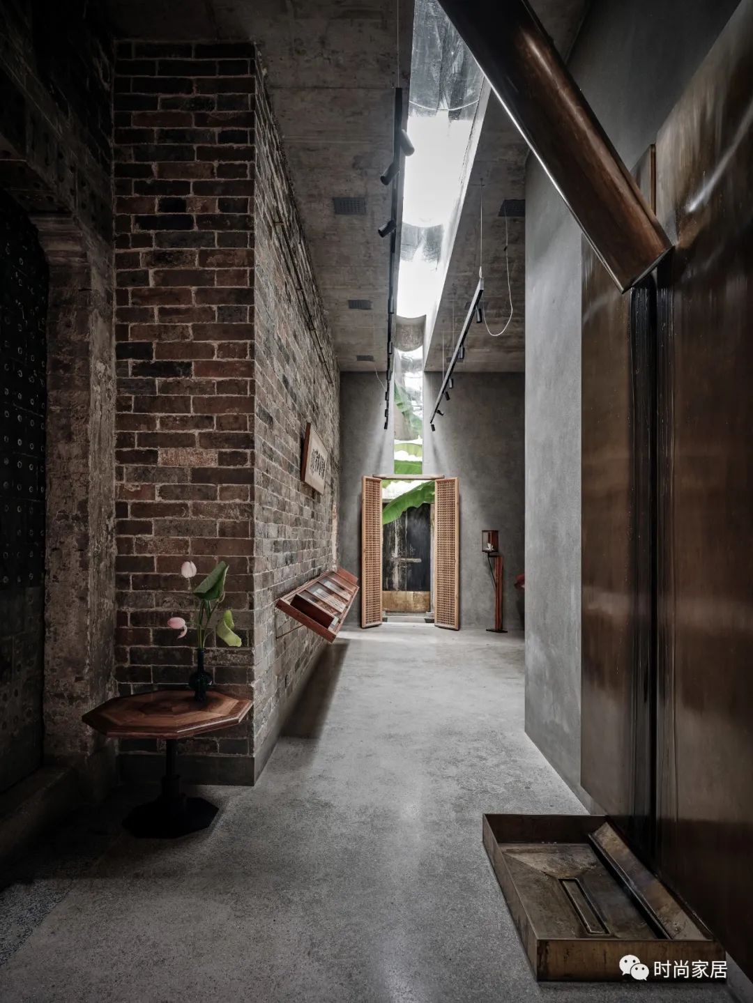 明代老建筑,他买下了一座废弃很久的古宅