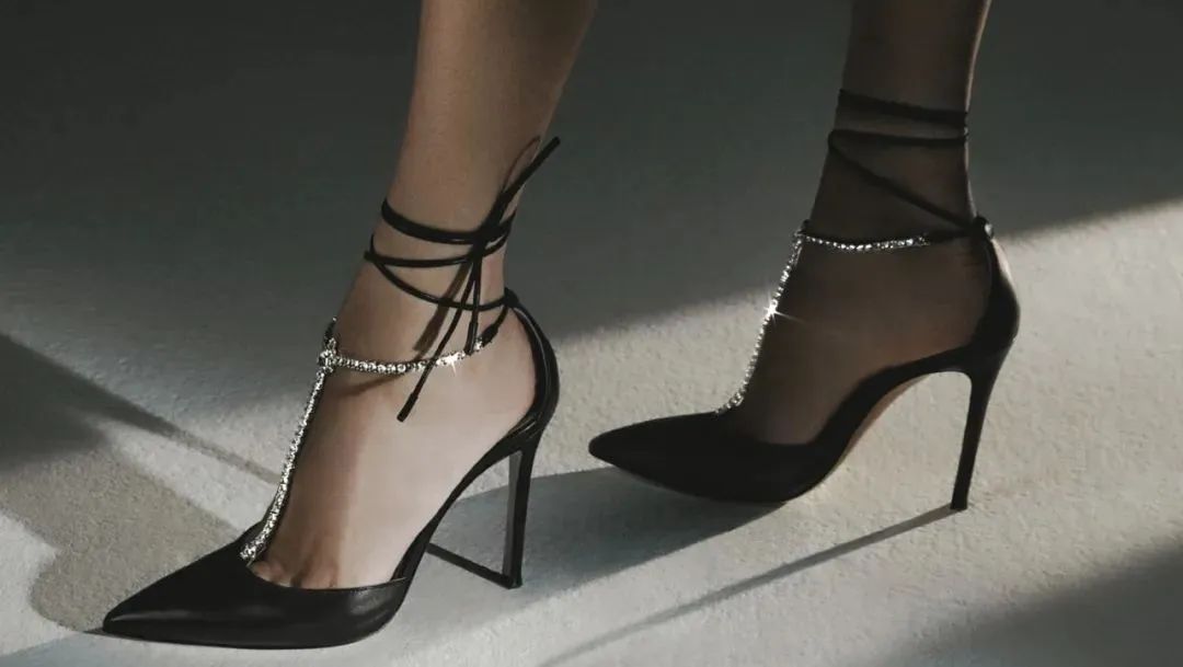 台湾媒体报道安踏官宣签约欧文,安踏官宣签约欧文李宁