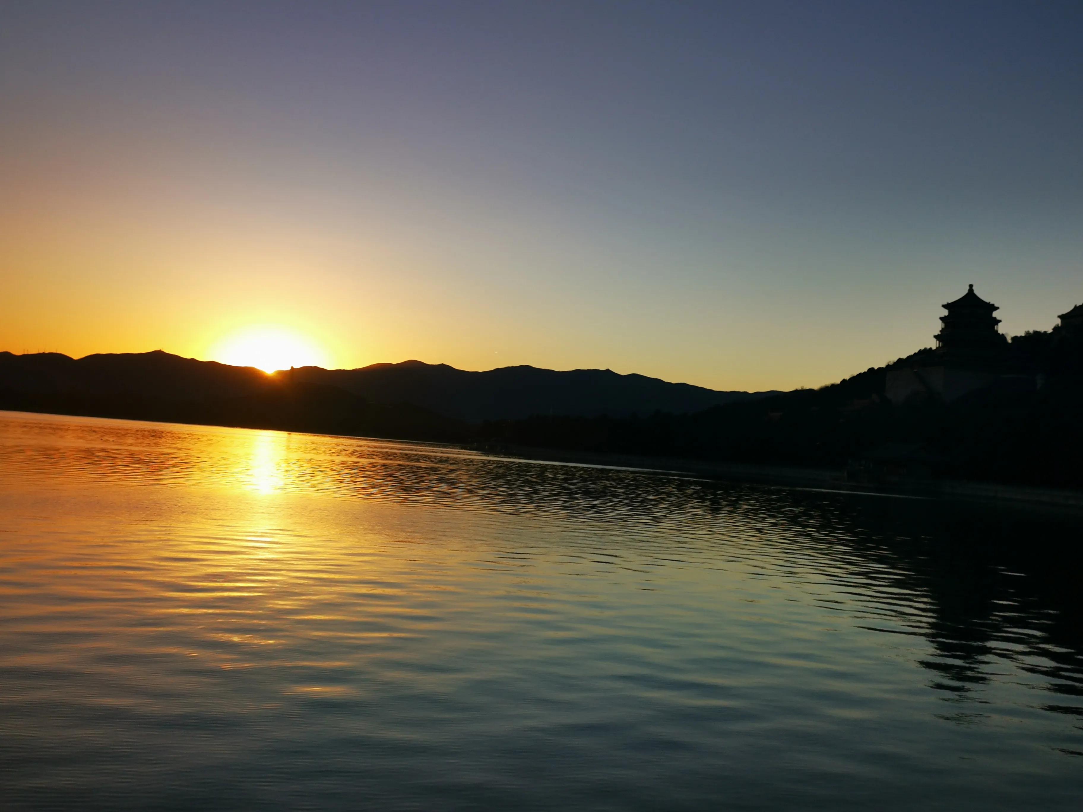 昆明湖上落日落下,北京颐和园昆明湖落日视频