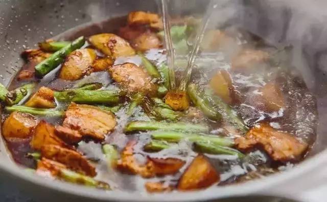 芸豆土豆焖面的做法,南瓜土豆焖面的做法