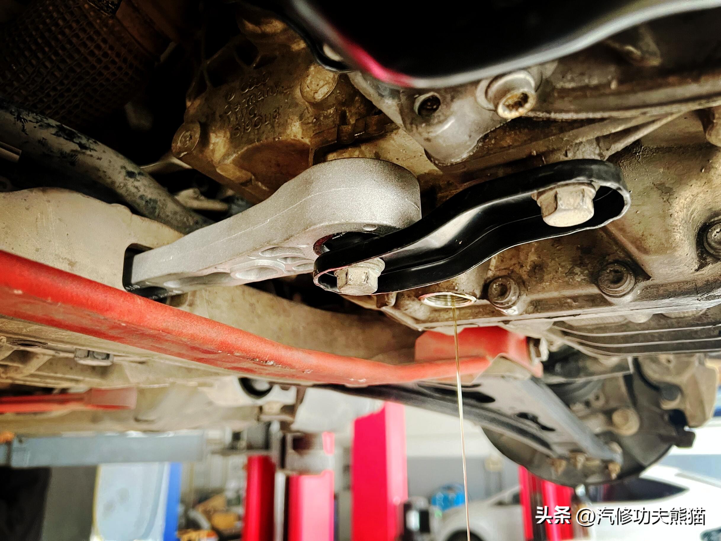 父亲老车翻新修复,父亲去世留下了的车去翻新