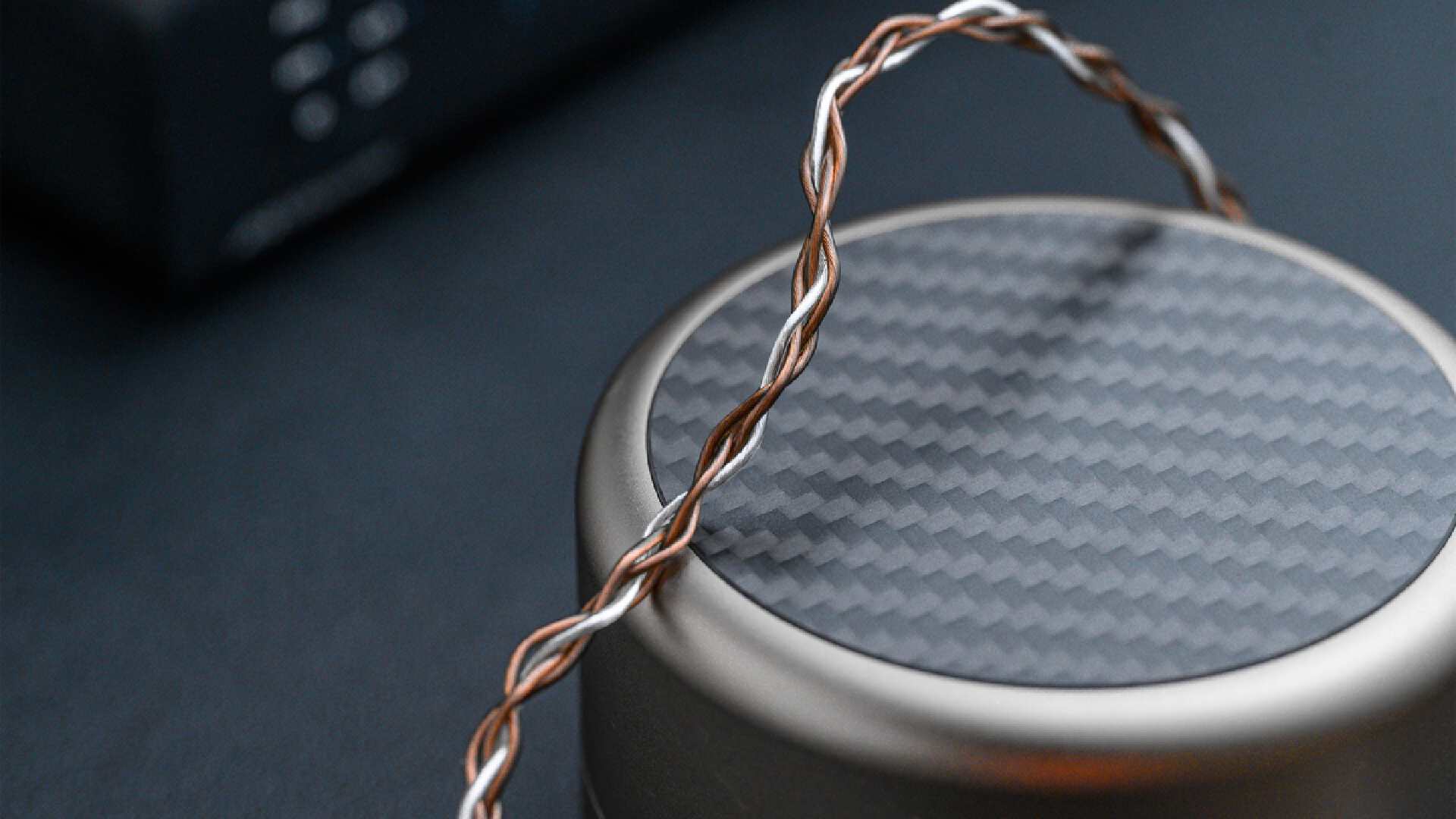 山灵耳机mg800重低音效果,山灵mg800普通版和限量版