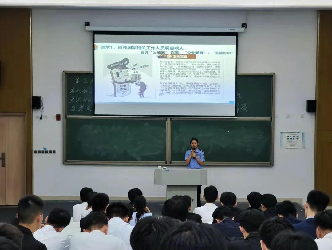 青春与法共前行三亚海棠警方联合海关缉私部门送“法”进校园