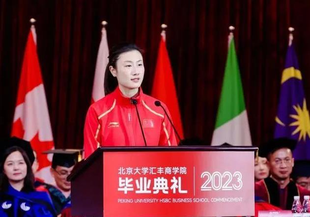 乒乓球伊藤美诚被打哭名场面,张本智和伊藤美诚最近的消息