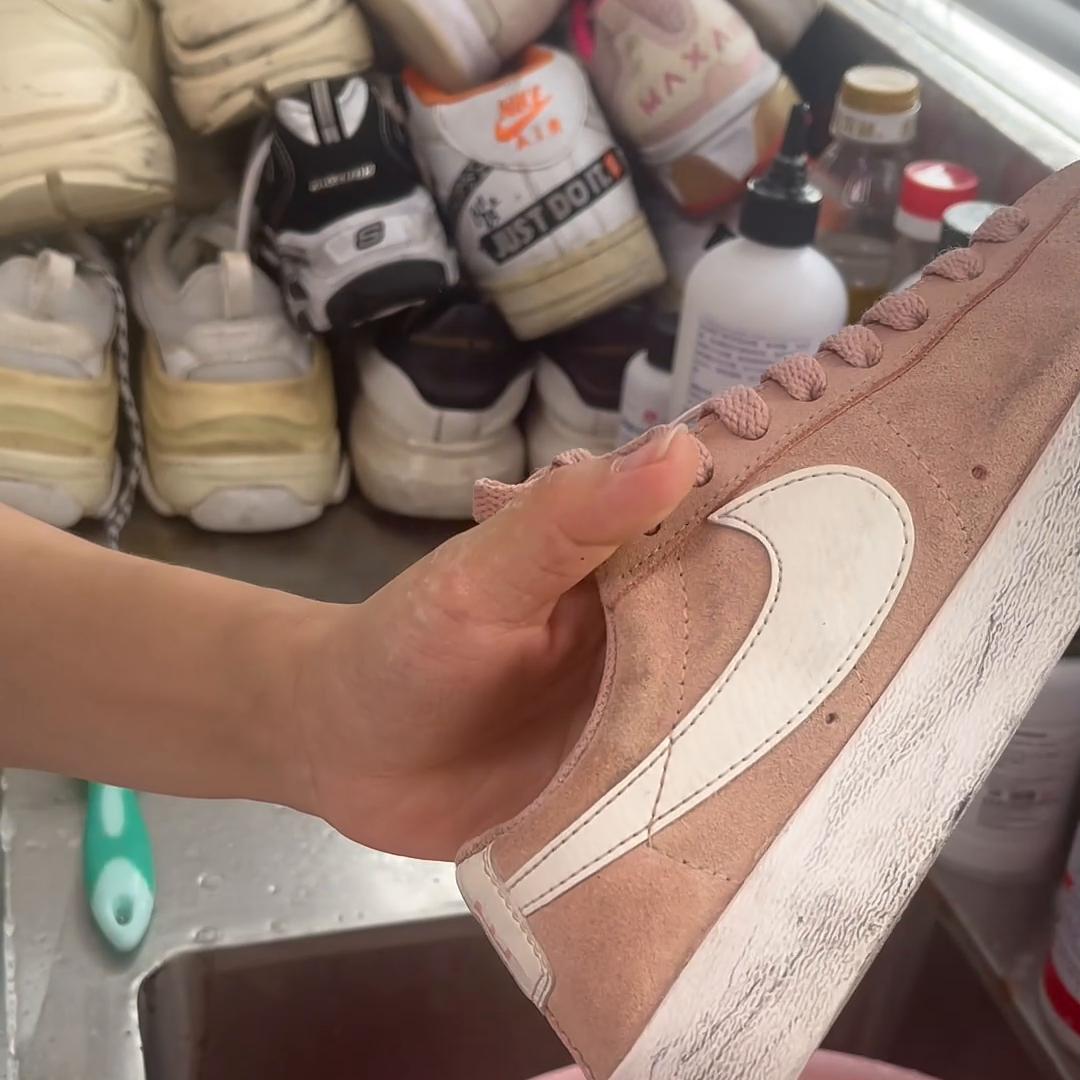 翻毛皮鞋子发霉怎么处理最有效,翻毛皮的鞋子怎么清理不留水渍