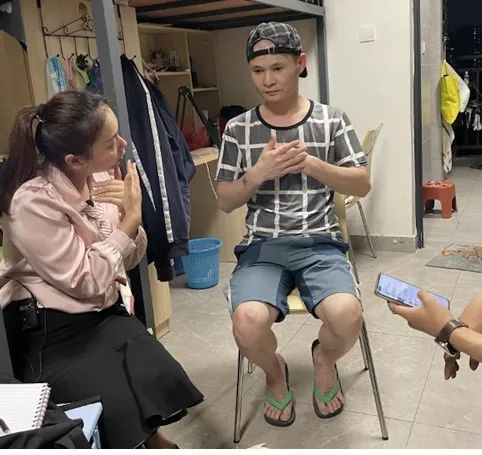 3000多聋人，在她的直播间找到了工作