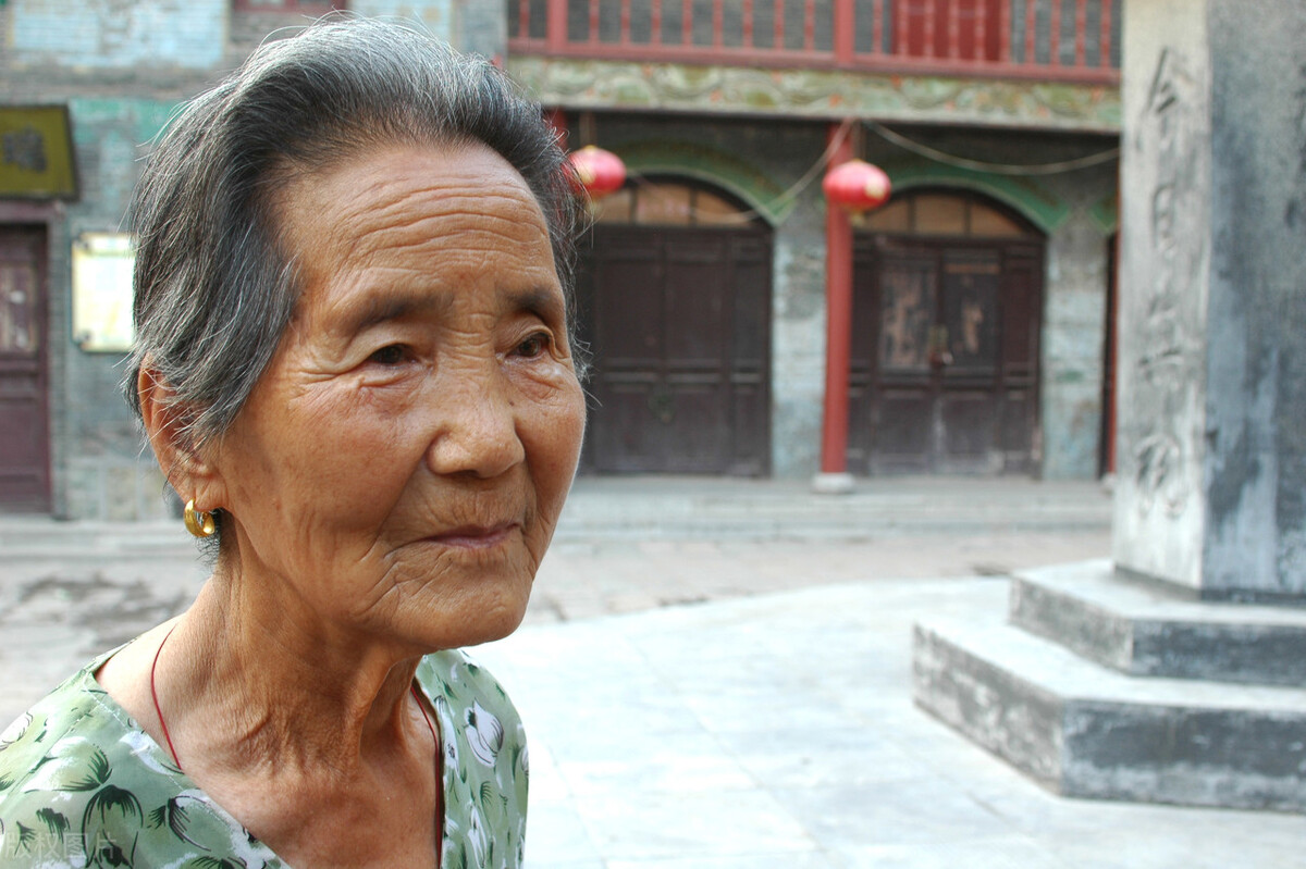 30年后生活不能自理的老人会怎样,不能自理老人怎么安度晚年最好