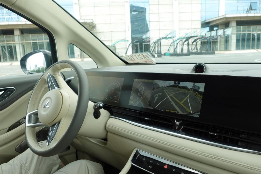 岚图梦想家价格24万起2023款,岚图梦想家预售过万