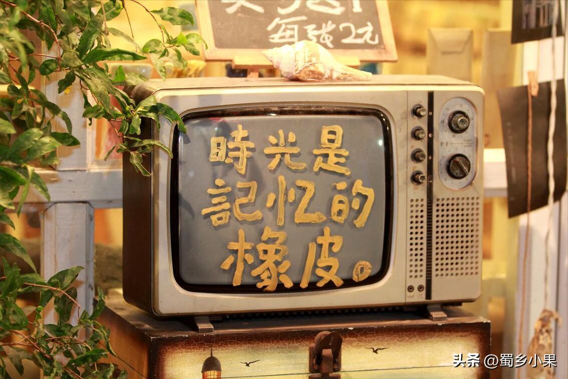 不缴费连新闻联播都没法看？电视厂商的贪婪，阻断了自己前行的路