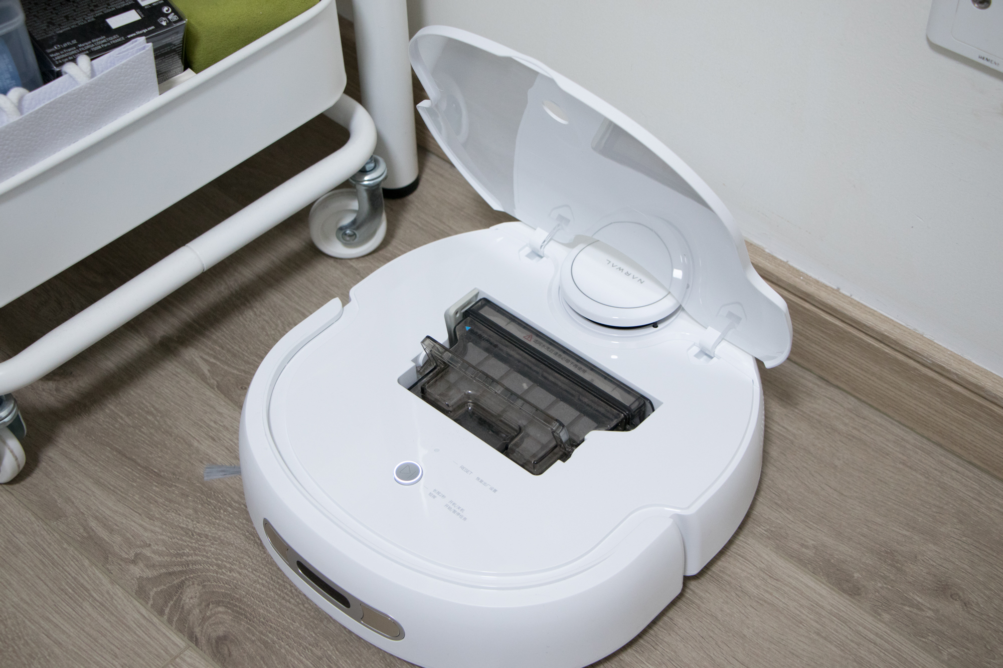 云鲸自动拖地机器人实测,云鲸j2拖地机清洁液