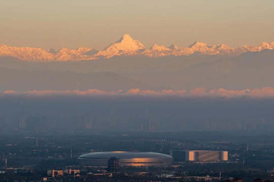 为三千年成都，锦上再添锦