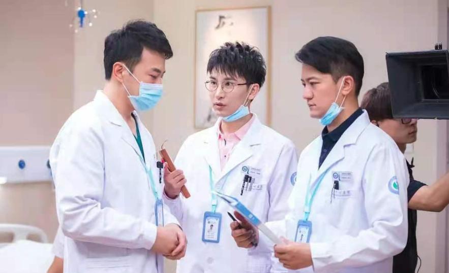 “三无家庭”的考生,为啥不建议学临床医学?老师说出专业现状