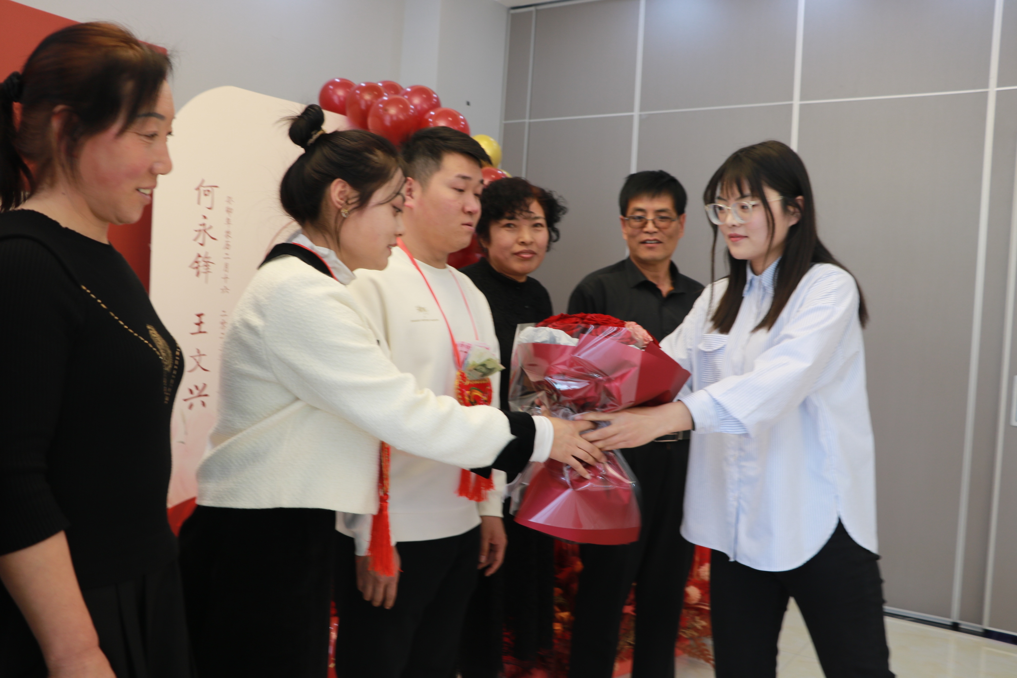 订婚有哪些风俗习惯,传统订婚习俗有哪些讲究