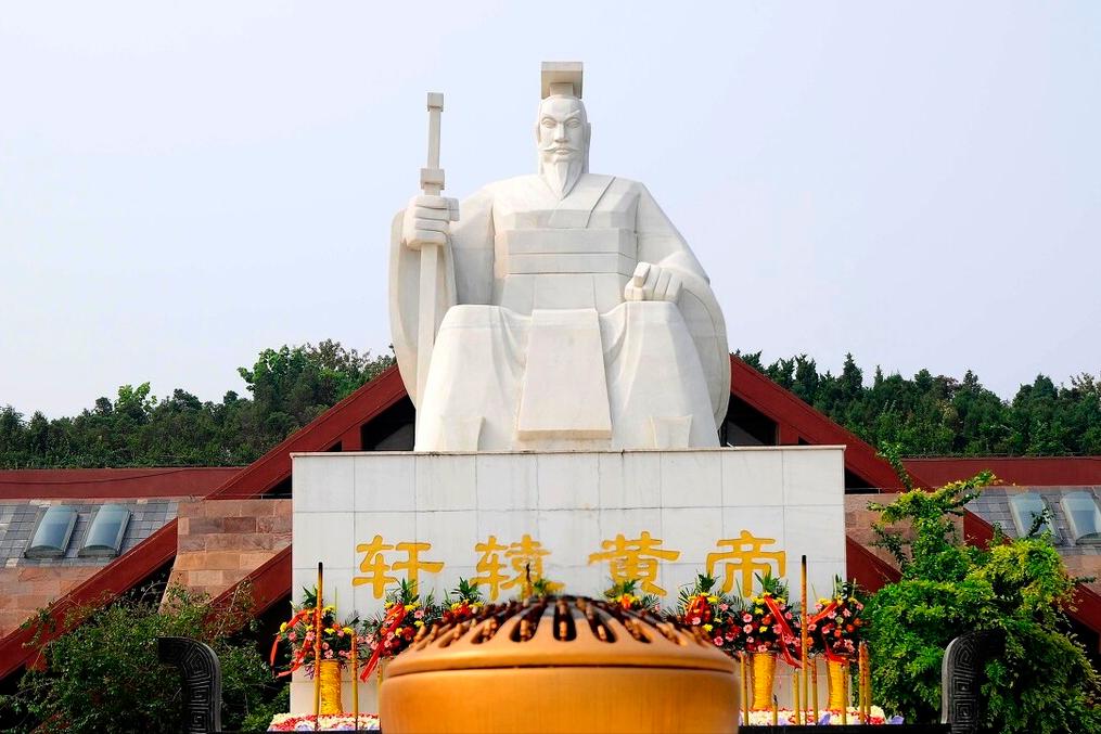 2001年湖北发现用熊猫陪葬的4000年古墓，这史前墓葬究竟是谁的？