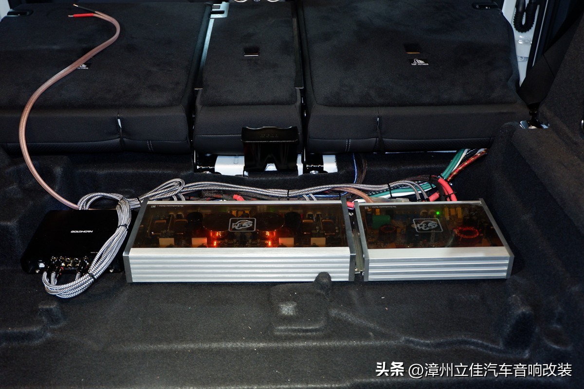 奔驰glc260原车功放,17款奔驰glc260音响升级原车功放