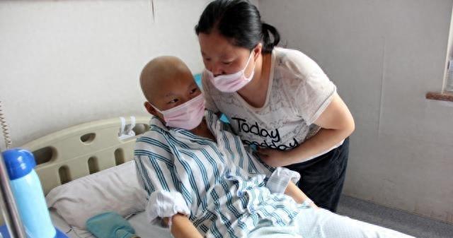 女子吃了20多次避孕药,女生第一次吃几粒避孕药