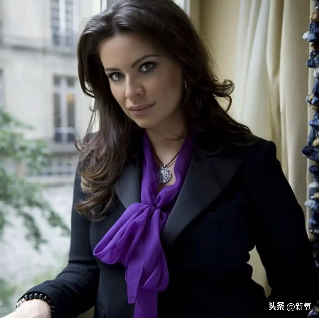 万众瞩目的卡塔尔世界杯正式开幕,卡塔尔世界杯花费3000亿美元