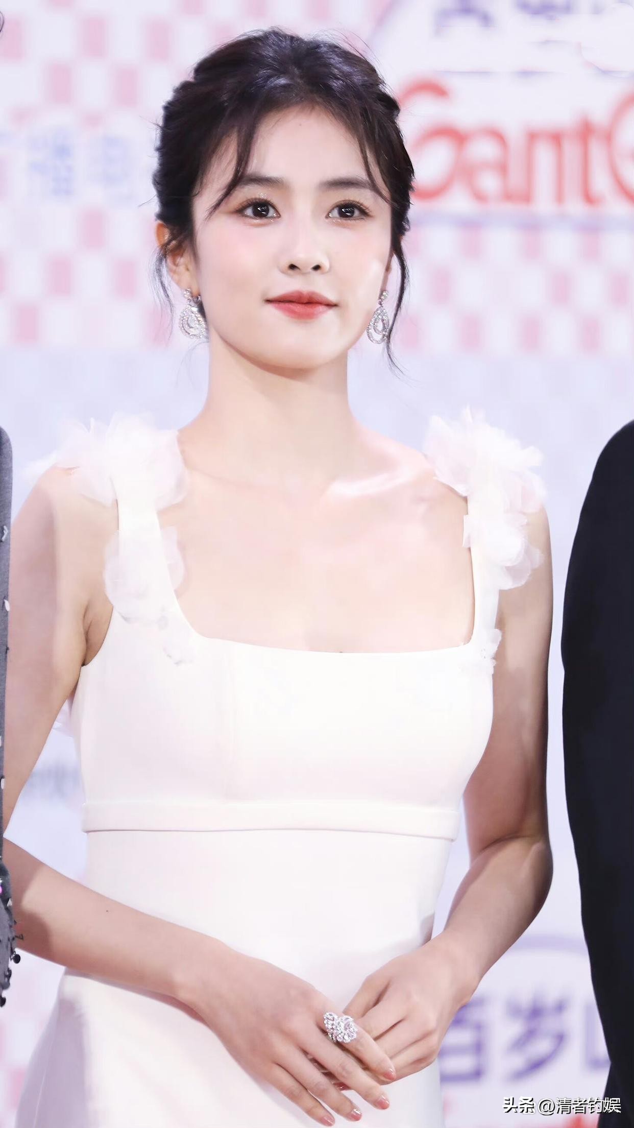 白玉兰颁奖女星生图！赵丽颖的鱼尾纹好真实，秦岚白鹿蔡文静夺目