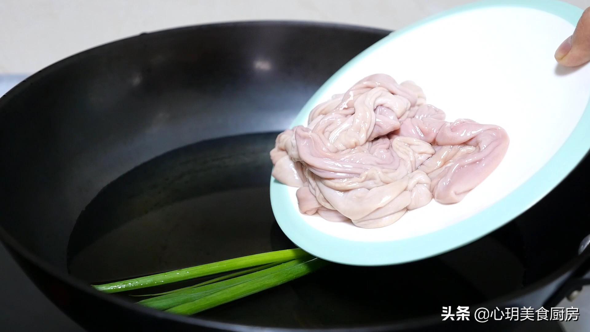 清洗猪肚时最忌直接加面粉和盐,清洗猪肚只用盐可以吗