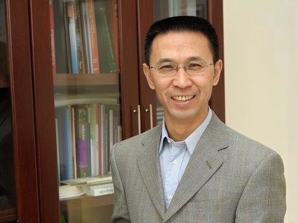 央视主播海霞含泪播报,海霞嫁给清华大学