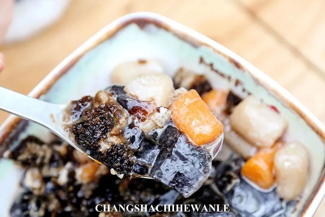 上热下寒龟苓膏,龟苓膏可以治疗脾胃湿热吗