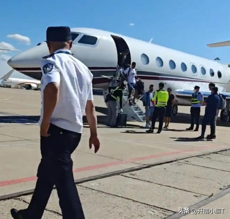 梅西今日抵达中国香港,梅西抵达巴黎机场视频