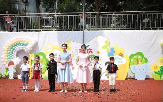 重庆半山大地幼儿园举办“欢庆六一”文艺汇演活动