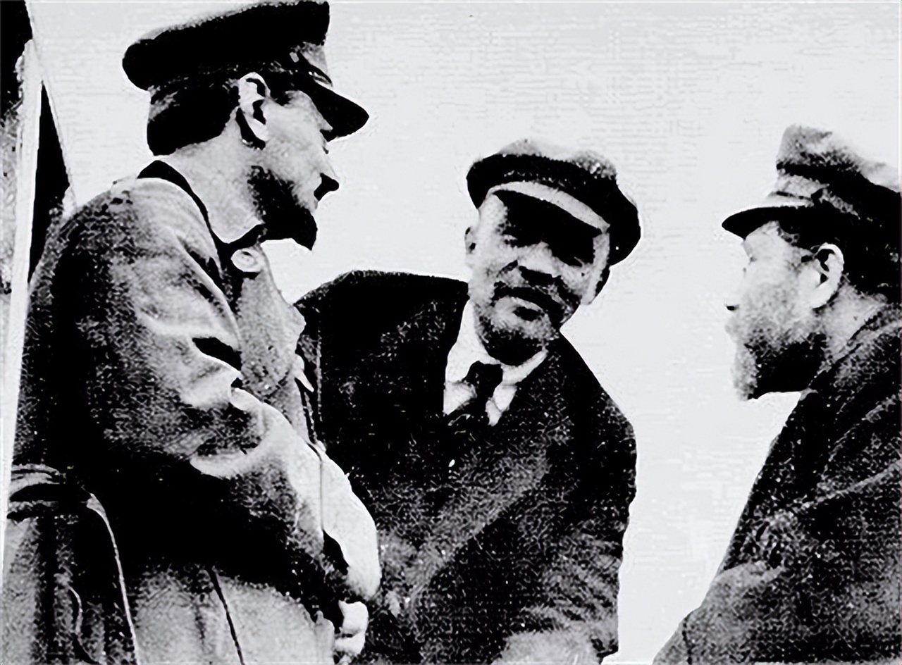 斯大林工作遭刁难讨要军权无果，写信给列宁：不给我可抢了啊