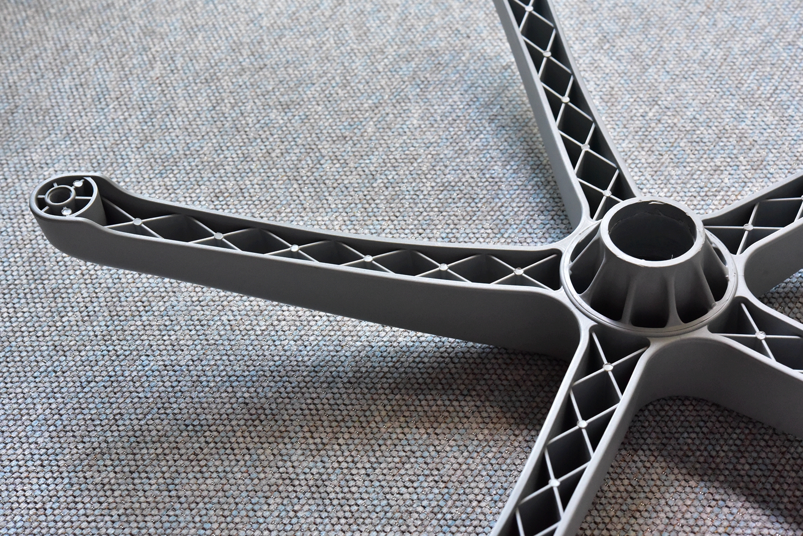 这是一把将护腰做到极致的人体工学椅，网易严选工程师系列体验