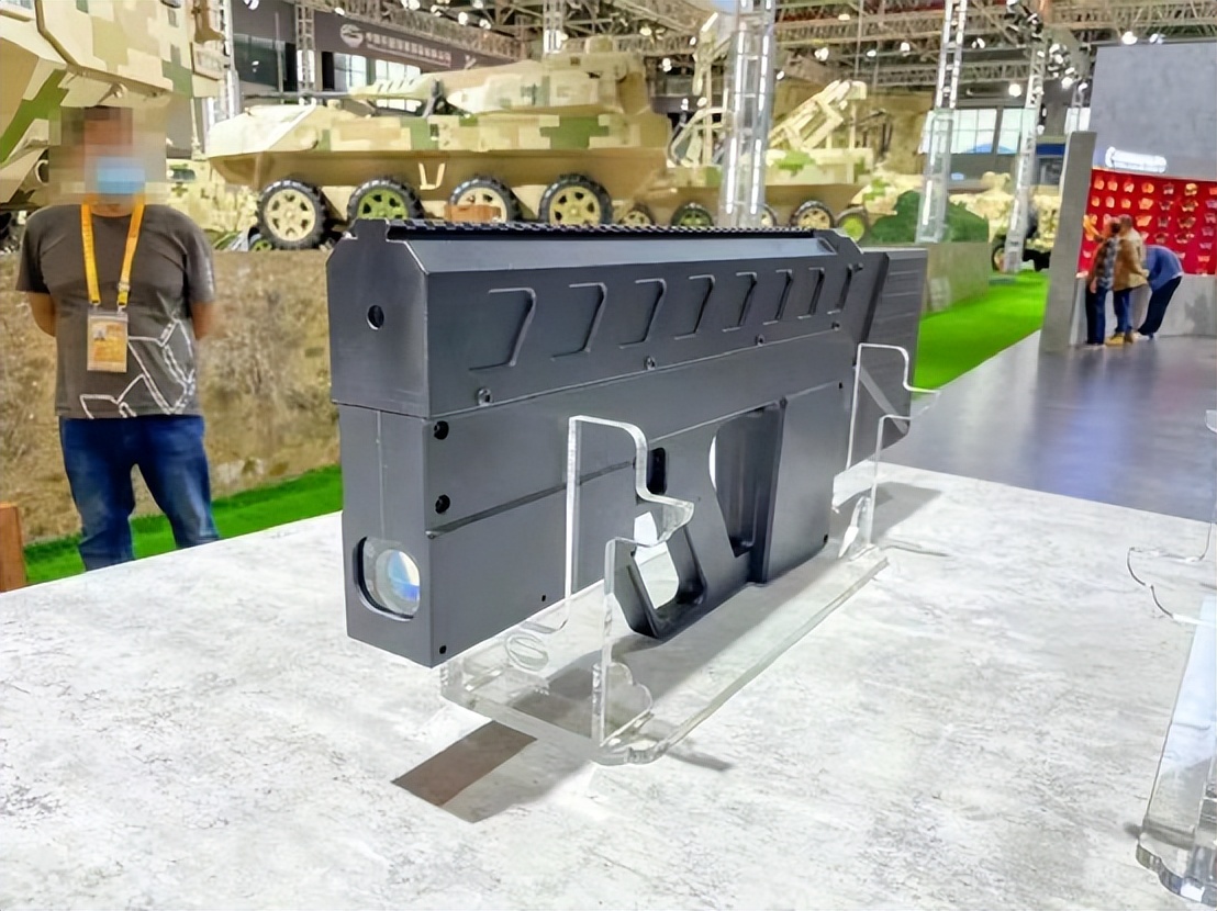 珠海航展专打无人机的激光炮,珠海航展枪械瞄具