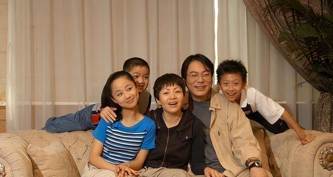 恶心娱乐圈黑幕，陪玩、陪睡、*规则潜**都不足为奇，揭开内娱遮羞布