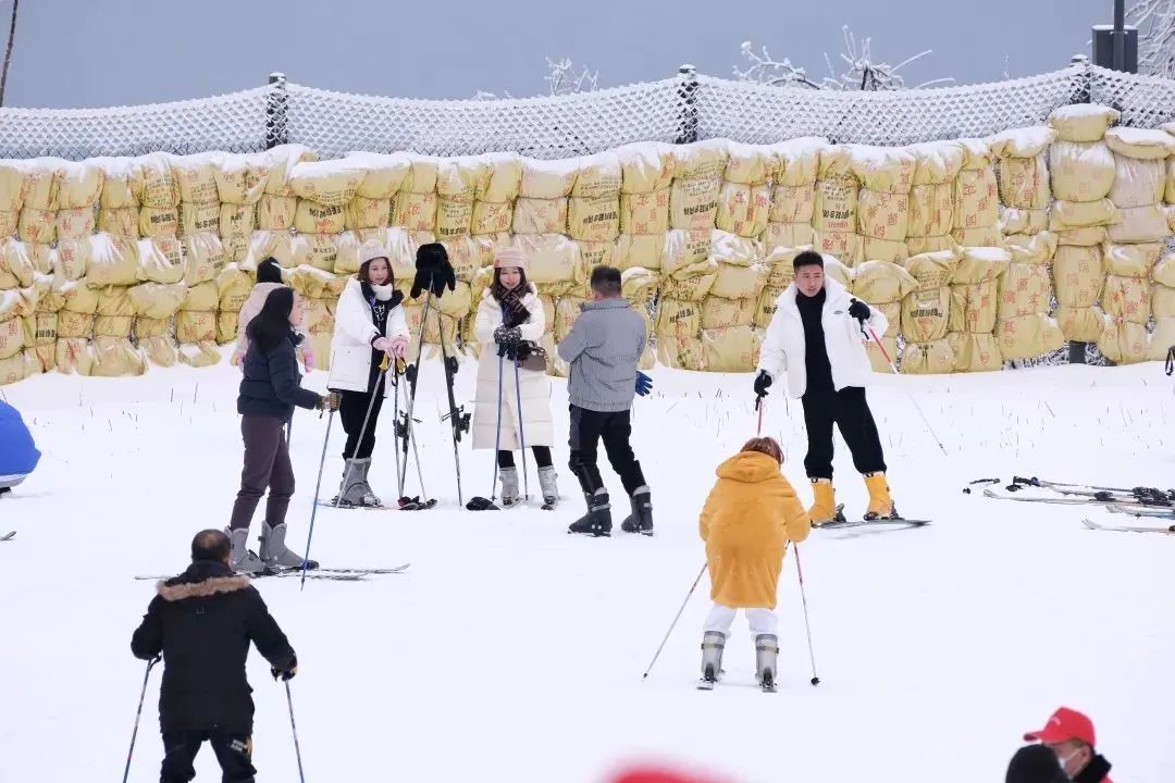 离乐山最近的滑雪场,乐山滑雪温泉