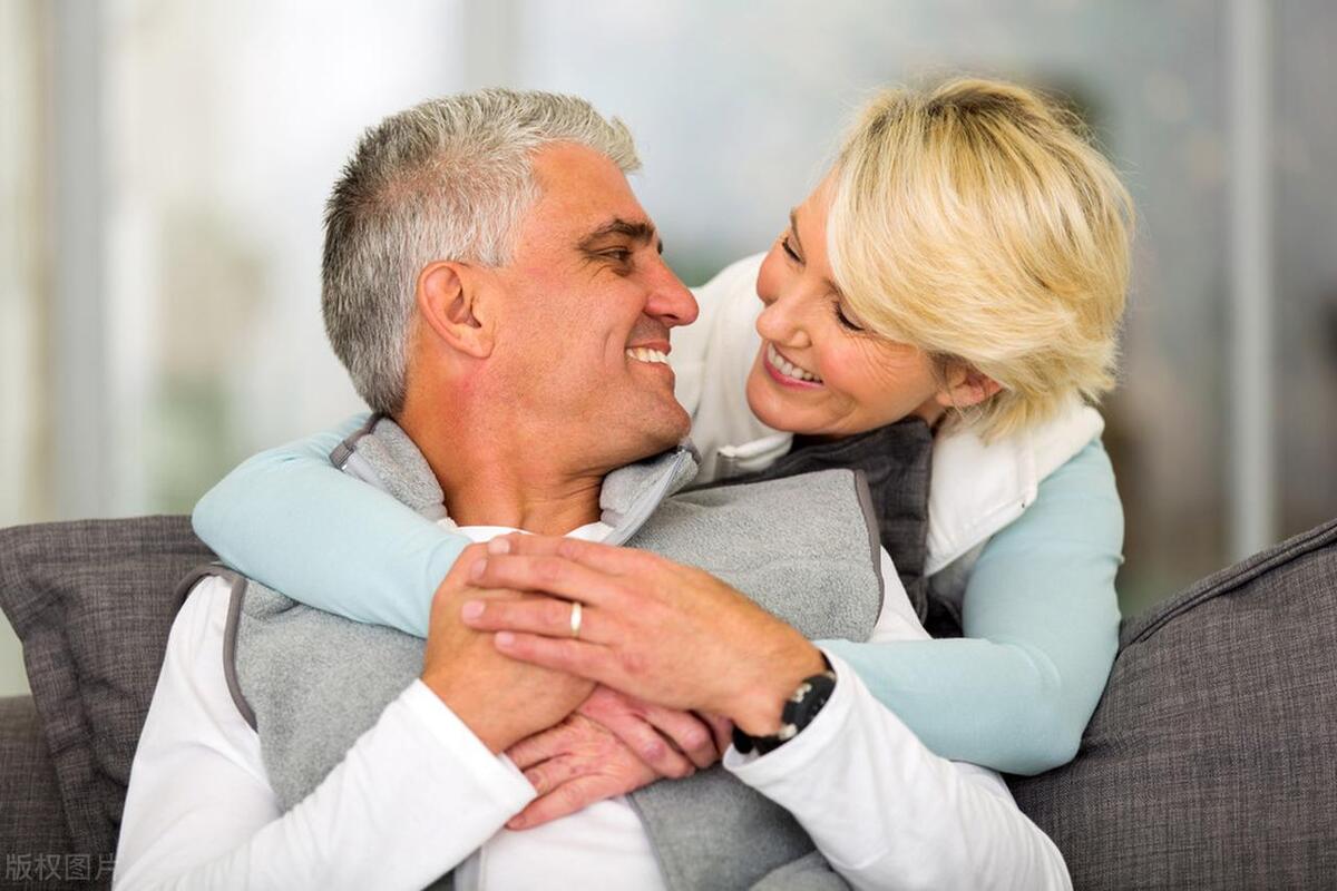 女性到了中年生理系统比男性更高,女性到了中年还渴望爱情