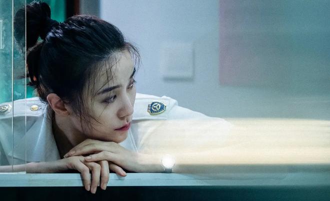 因为肩塌而红毯翻车的女明星,各个女星的红毯穿衣事故