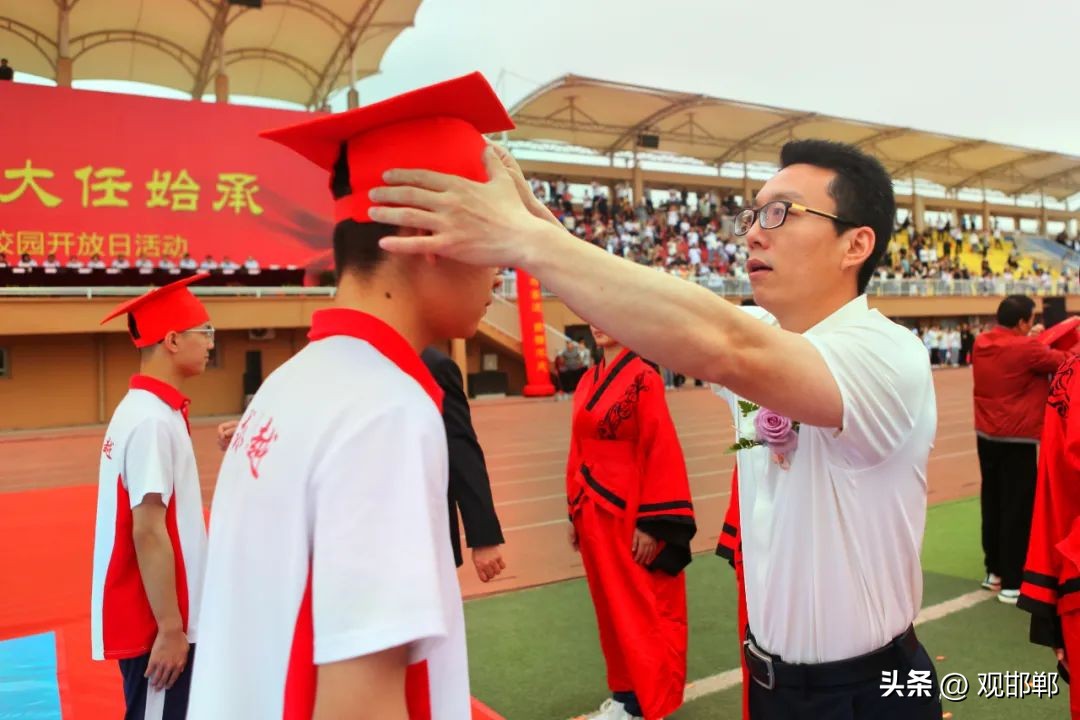 以爱之名育心成长主题活动,成人礼仪式学校举办